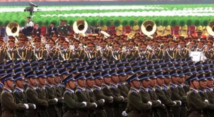 Xi Pimpin Parade Militer Terbesar China