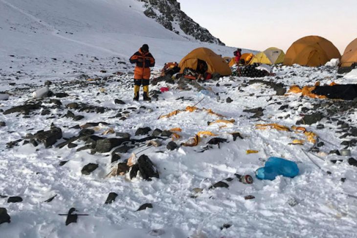 Limbah Sampah Gunung Everest Capai 8,5 Ton