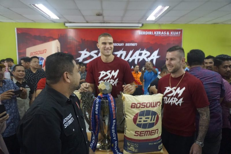 Bawa Trofi Piala Indonesia, Appi Rayakan Kemenangan di Pabrik Semen Bosowa