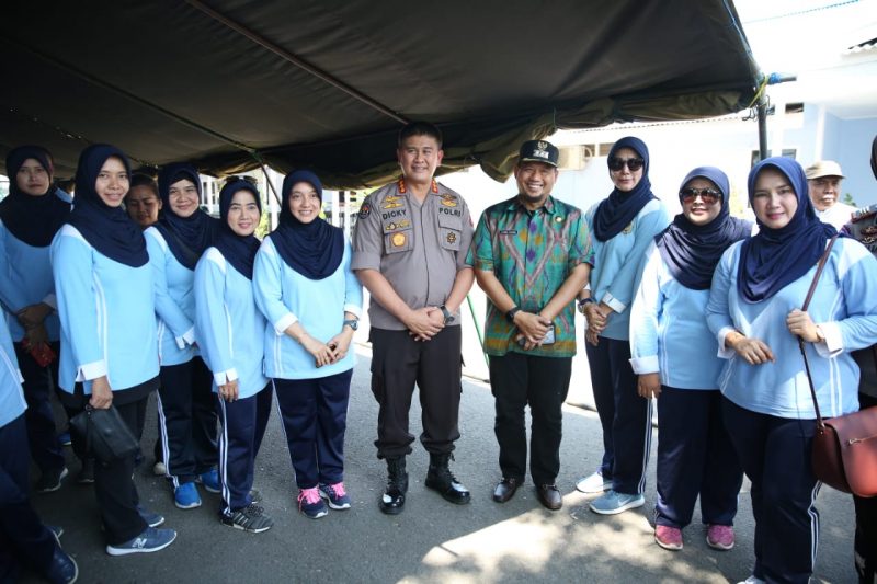 Kabid Humas Polda Sulsel dan Pj Walikota Makassar Terima 50 Pengungsi Wamena