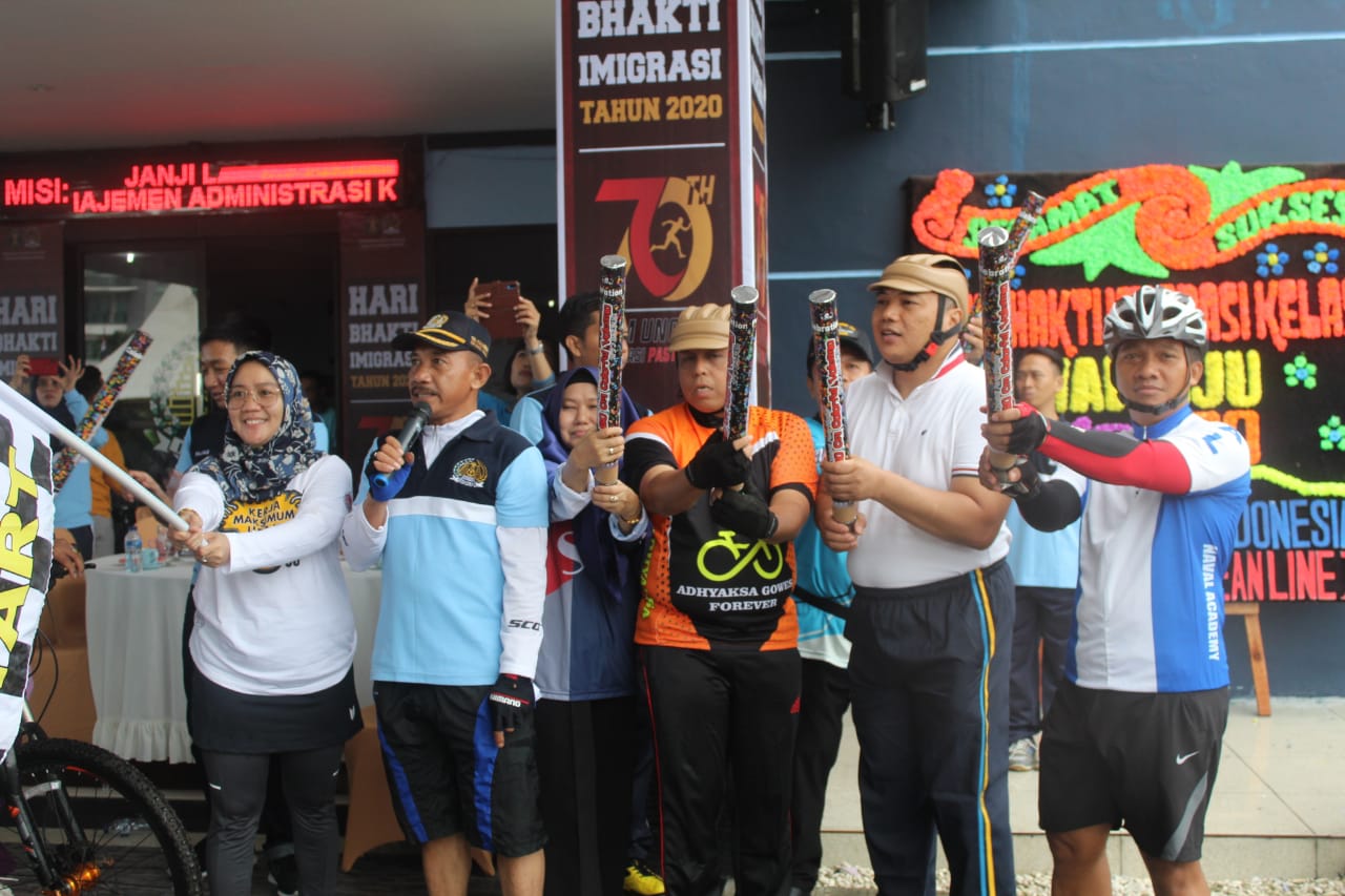 Kajati Sulbar Ikuti Sepeda Santai dalam Rangkaian Hari Bhakti Imigrasi ke 70
