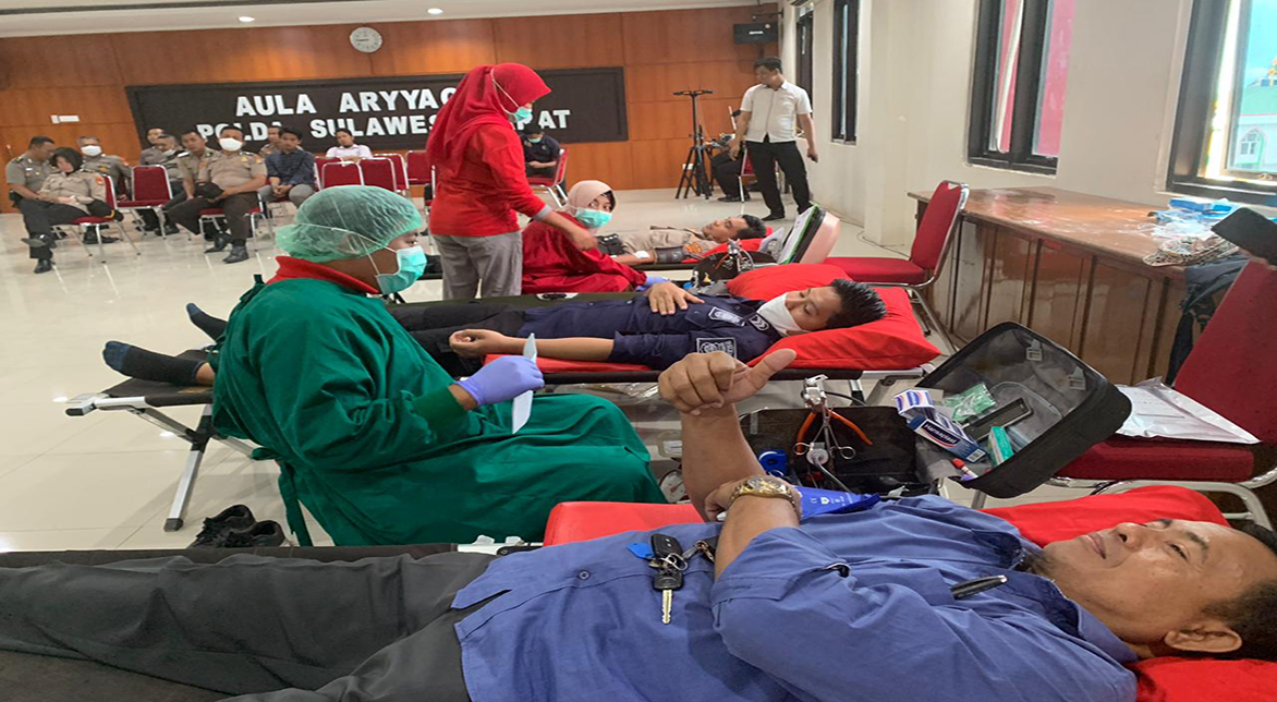 Donor Darah Polda Sulbar oleh PMI