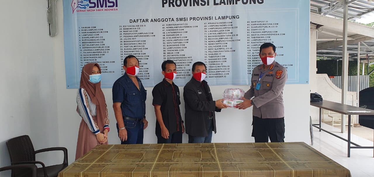 Polda Bantu Masker ke Pengurus SMSI Lampung