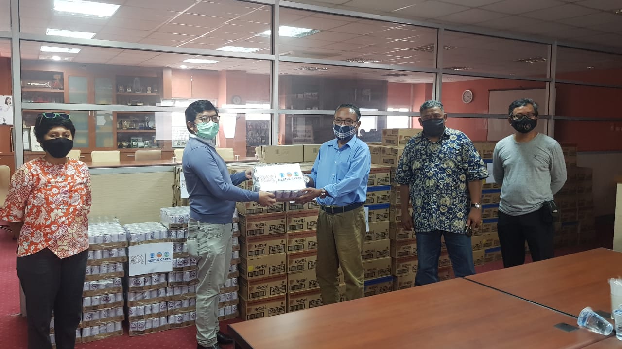 Nestle Indonesia Distribusikan Bantuan Lewat PWI Peduli