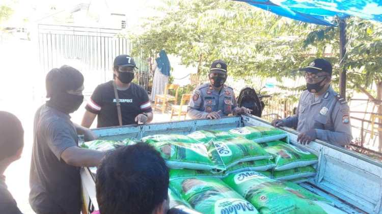 Polres Polman Beri Bantuan Logistik kepada Santri Terpapar Covid-19