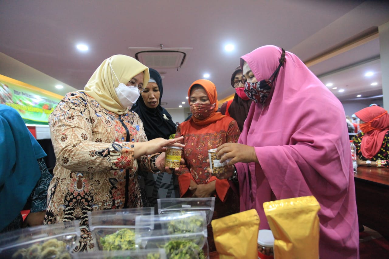 Bina Kelompok Tani Hortikultura, Ketua TP PKK Makassar Apresiasi Kreatifitas Emak-emak di Masa Pandemi