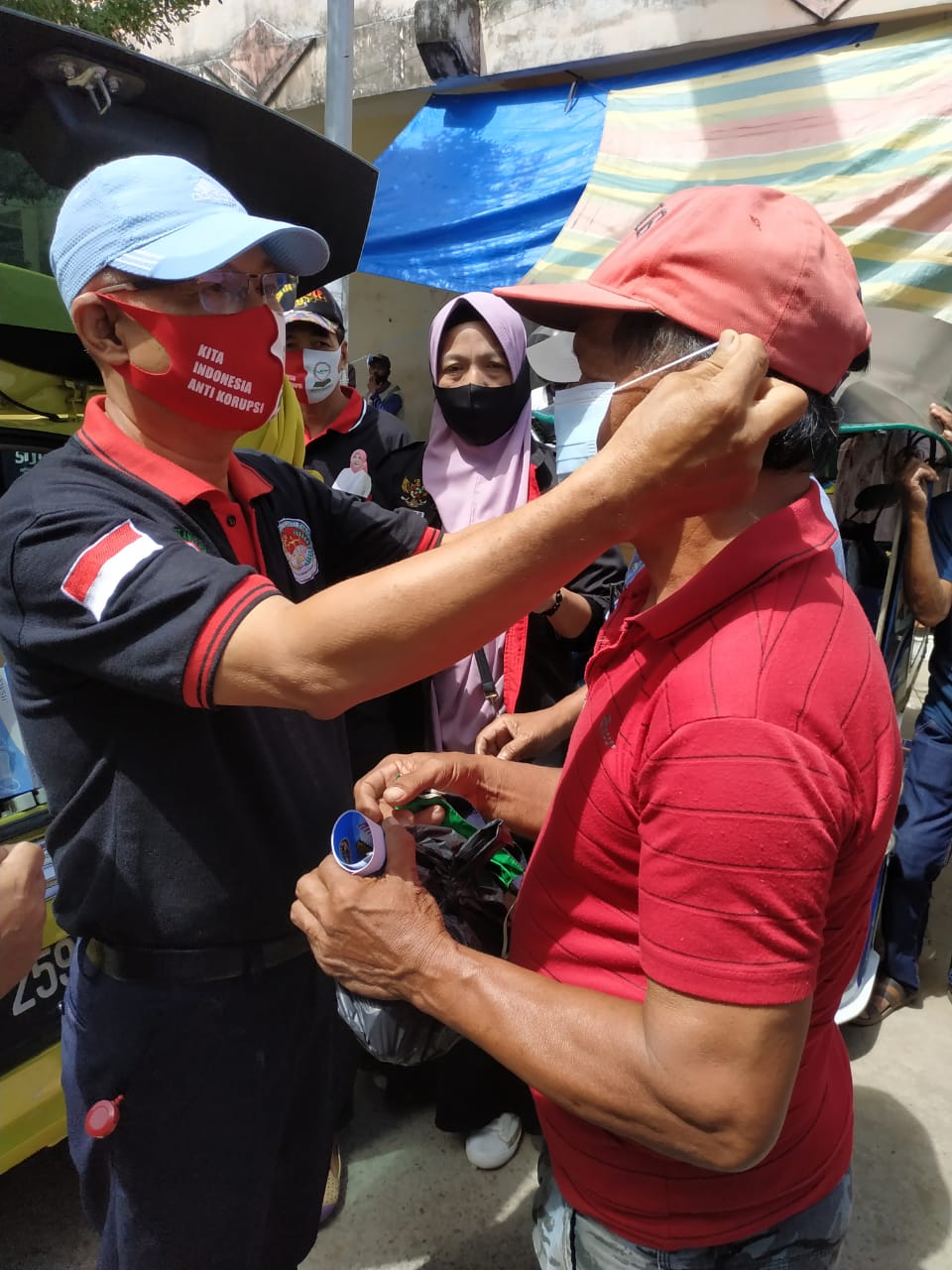 Di Masa Pandemi Covid -19, Gerak Polman Kembali Bagi – bagi Masker dan Sembako