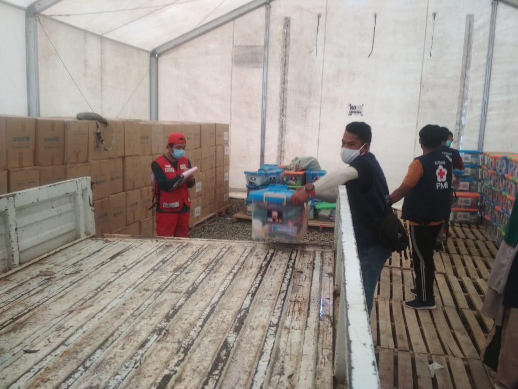 PMI Sulbar Distribusi Ratusan Bantuan Kepada Penyintas Gempa