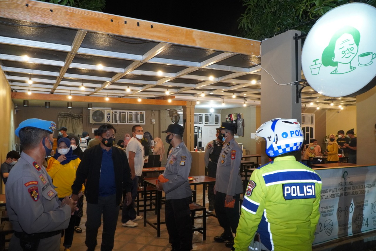 Minimalisir Penyebaran Covid-19, Polres Majene Operasi Yustisi Sasar Warung Makan dan Cafe