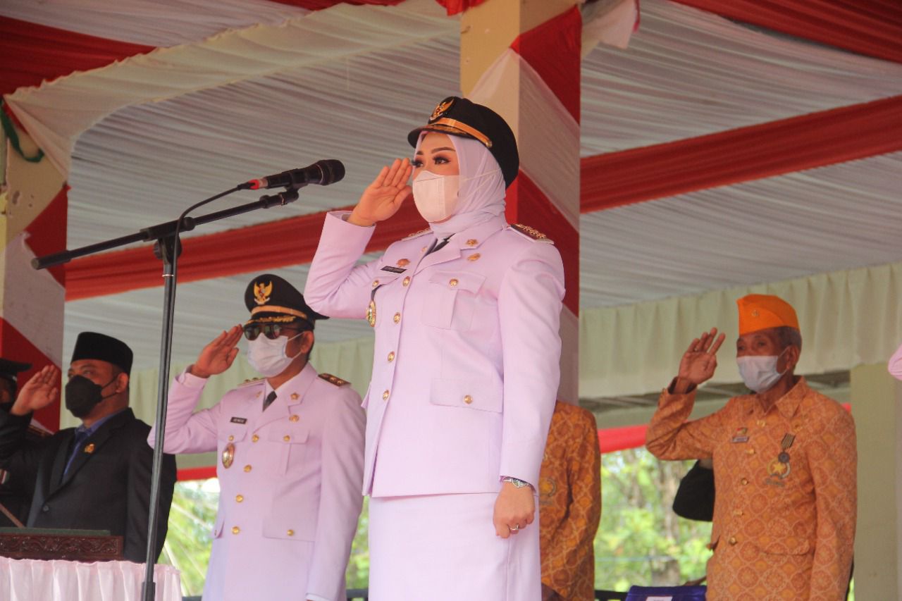 Pimpin Upacara HUT RI ke 76, Ini Pesan Bupati Mamuju