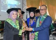 Nurfadilah Wisudawati Terbaik STAIN Majene Diganjar Beasiswa