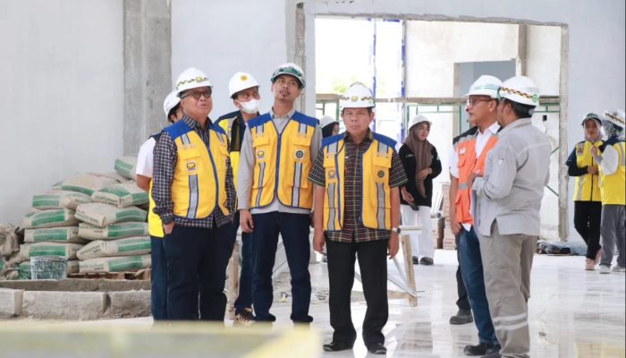 Sekprov Tinjau Progres Pembangunan Kantor Gubernur Sulbar