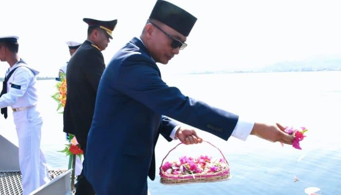 Peringati Hari Pahlawan, Pemprov Bersama Forkopimda Gelar Tabur Bunga di Lanal Mamuju