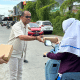 BPJAMSOSTEK Sulawesi Barat Bagikan Takjil ke Pengguna Jalan pada Momen Ramadhan