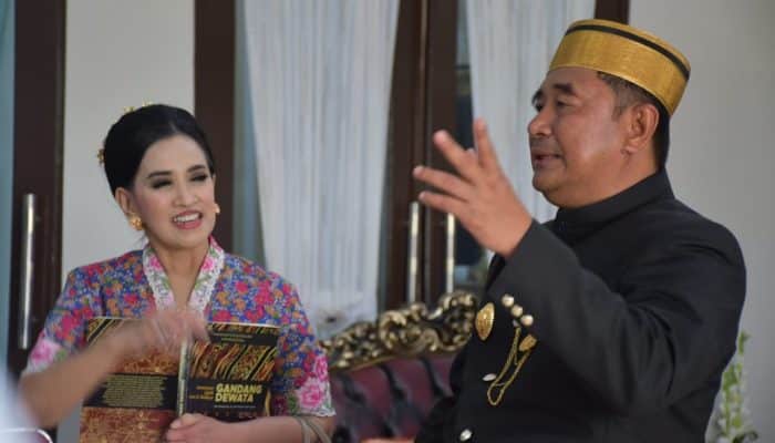 Atensi Ketua Bhayangkari Sulbar pada Tenun Mandar Tuai Apresiasi Pj Gubernur