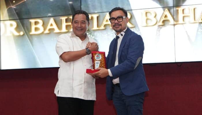 Terima Penghargaan Kabar Award, Bahtiar Sebut APBD Berpihak pada Masyarakat