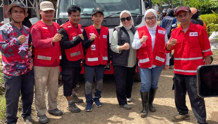 Ketua PMI Mamuju Kerahkan Armada Air Bersih Bantu Warga Terdampak Banjir