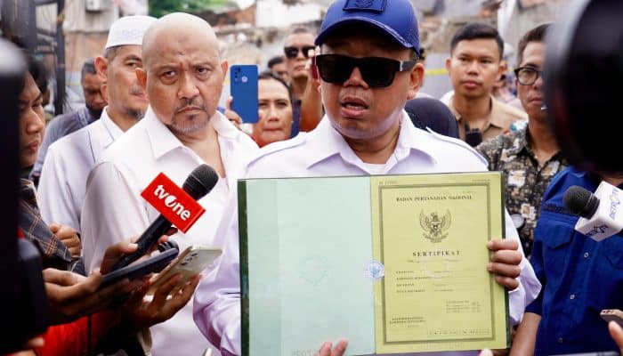 Turun Langsung ke Lokasi Penggusuran Klaster di Kabupaten Bekasi, Menteri Nusron Tegaskan Kehadiran Negara
