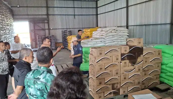 Jelang Lebaran Pemprov Sulbar Pantau Ketersediaan Pangan di Bulog Mamuju