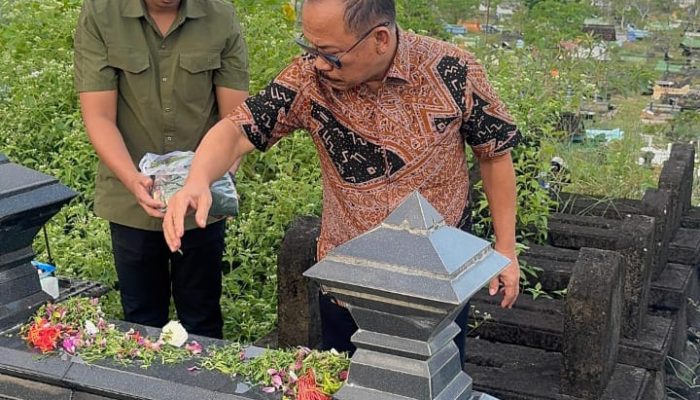 Gubernur SDK Berziarah ke Makam Pejuang Sulbar dan Maraqdia Tokape Arajang Balanipa