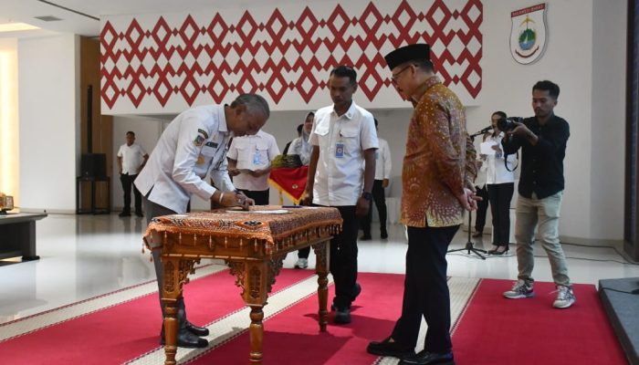 Gubernur Sulbar Suhardi Duka Perkuat Komitmen Seluruh Pimpinan OPD Teken Pakta Integritas 2025
