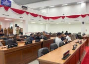 Rapat Paripurna Penjelasan Bapemperda Terhadap Tiga Ranperda Inisiatif DPRD Sulbar