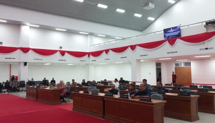 Paripurna DPRD Sulbar: Gubernur Apresiasi Masukan Fraksi untuk Penyempurnaan APBD 2026