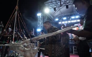 Dongkrak Wisata dan Ekonomi Lokal, 34 Perahu Peserta Ramaikan Festival Sandeq Teluk Mandar