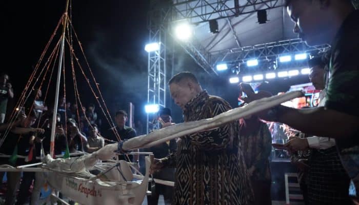 Dongkrak Wisata dan Ekonomi Lokal, 34 Perahu Peserta Ramaikan Festival Sandeq Teluk Mandar