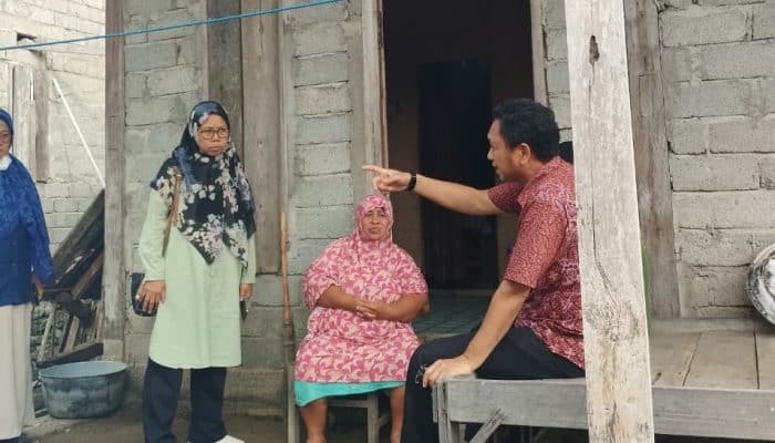 Pastikan Bantuan Sosial Kesejahteraan Keluarga Tepat Sasaran, Tim Pasti Padu Sulbar Tinjau Calon Penerima Manfaat di Desa Babana