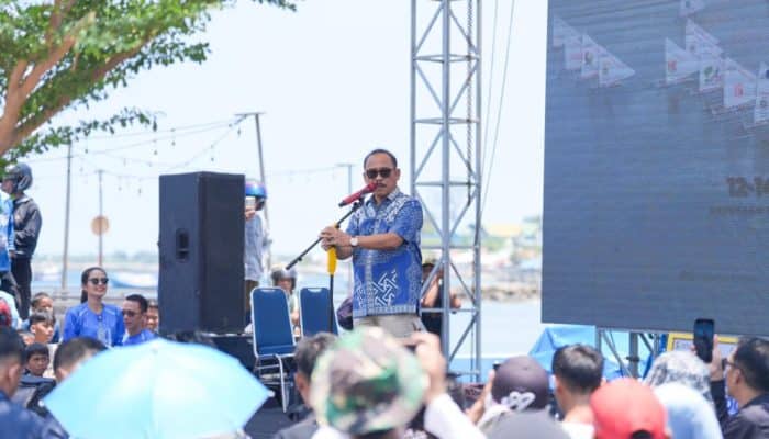 Tutup Festival Sandeq Teluk Mandar 2025, Gubernur SDK: Tahun Depan Kita Lebih Meriahkan Lagi